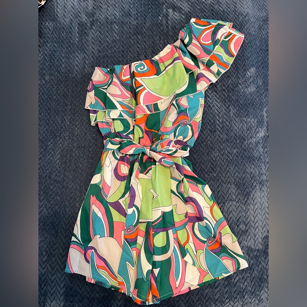 One shoulder colorful ruffled romper
